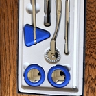 Martelo neurológico de 5 partes ajustado com a caixa usada em situações diferentes